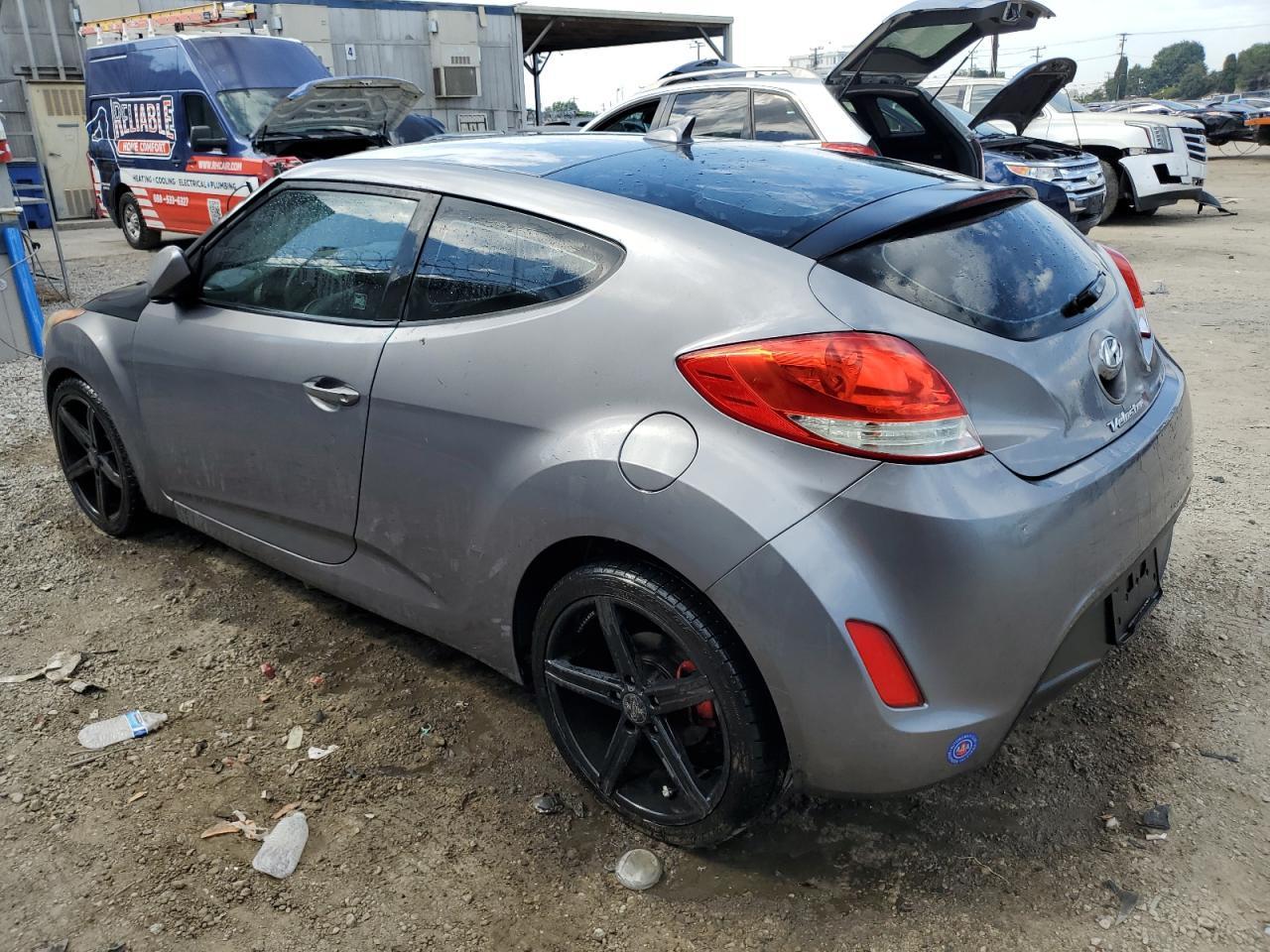 2014 Hyundai Veloster Base - Image 2