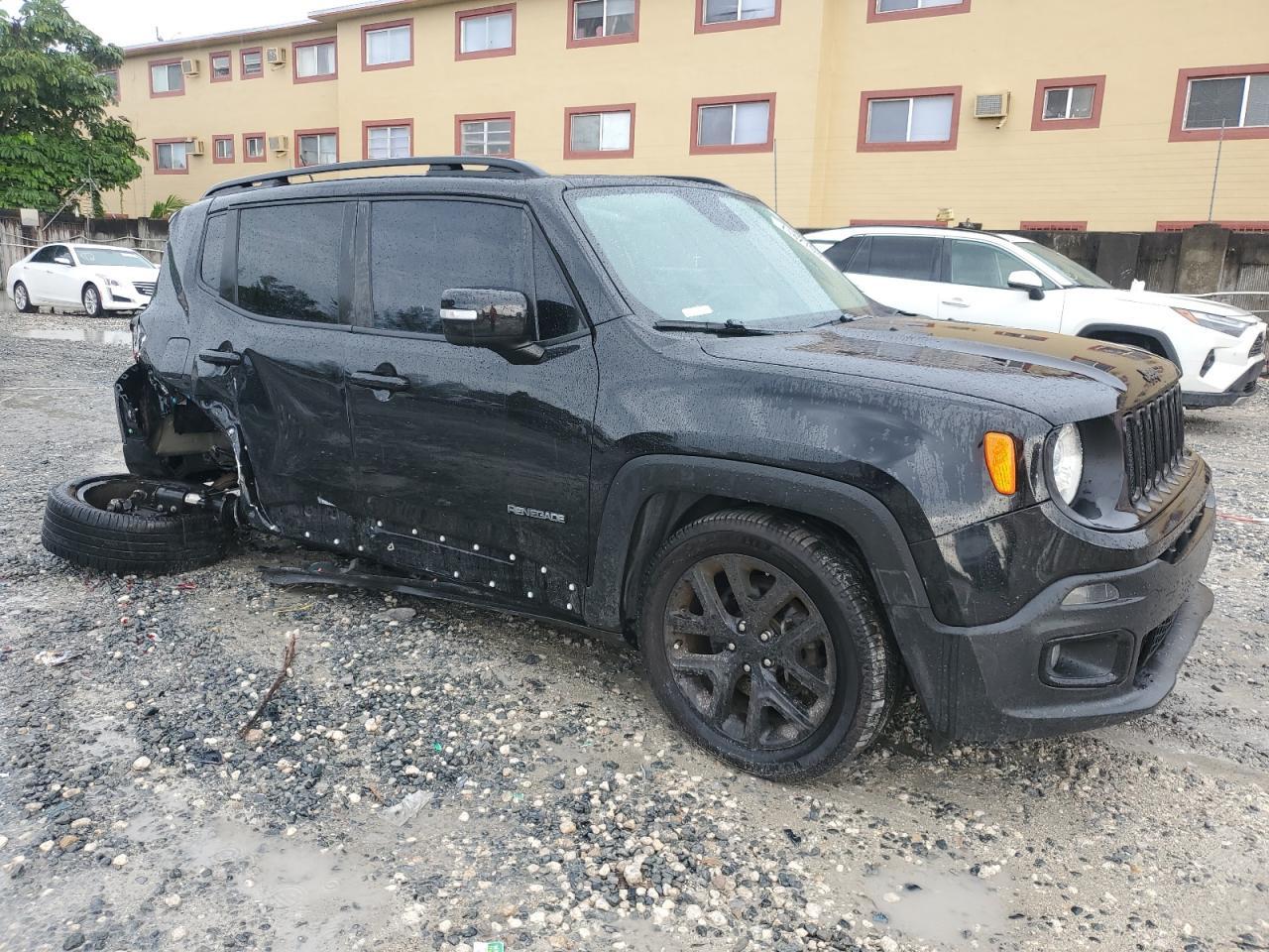 2017 Jeep Renegade Latitude - Image 4