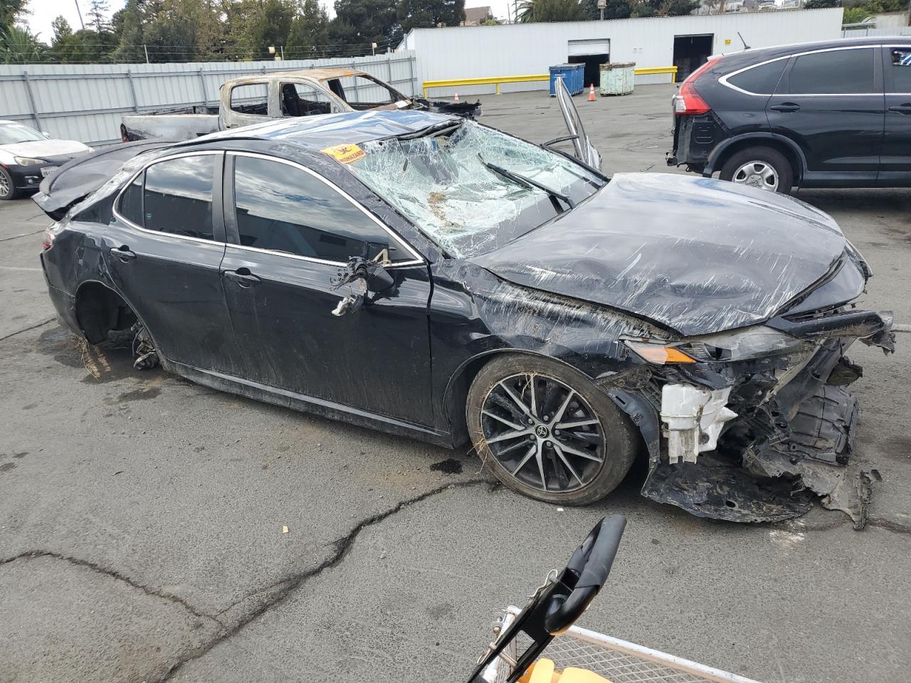 2022 Toyota Camry Se - Фото 4