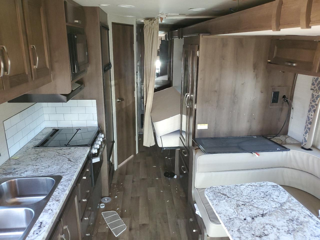 2019 Ford Econoline E450 Super Duty Cutaway Van - Image 6