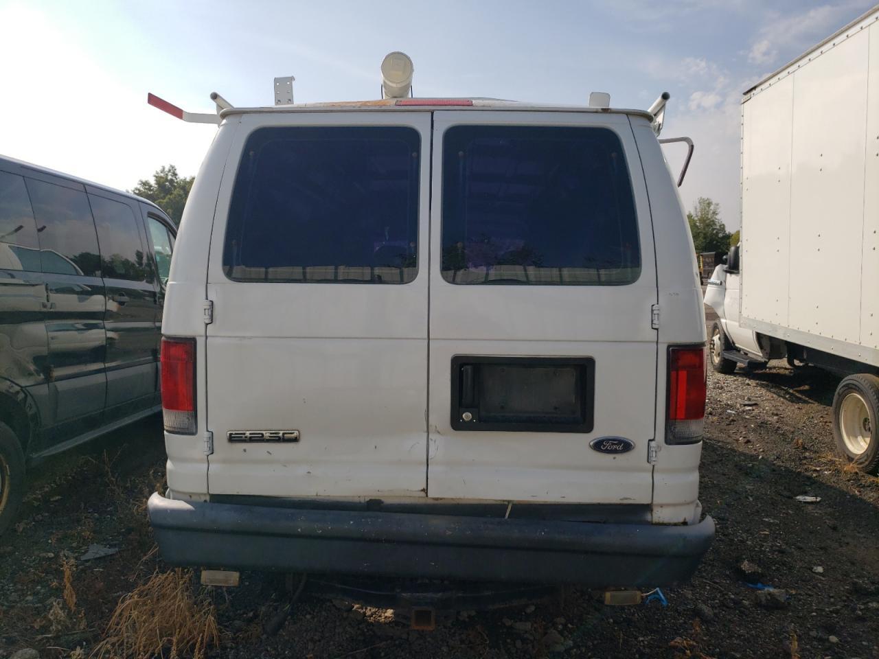 2006 Ford Econoline E250 Van - Image 6
