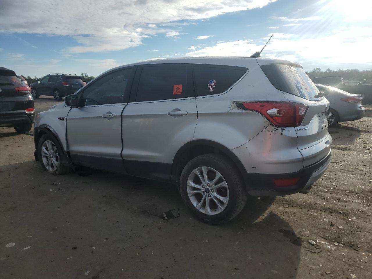 2019 Ford Escape Se - Фото 2