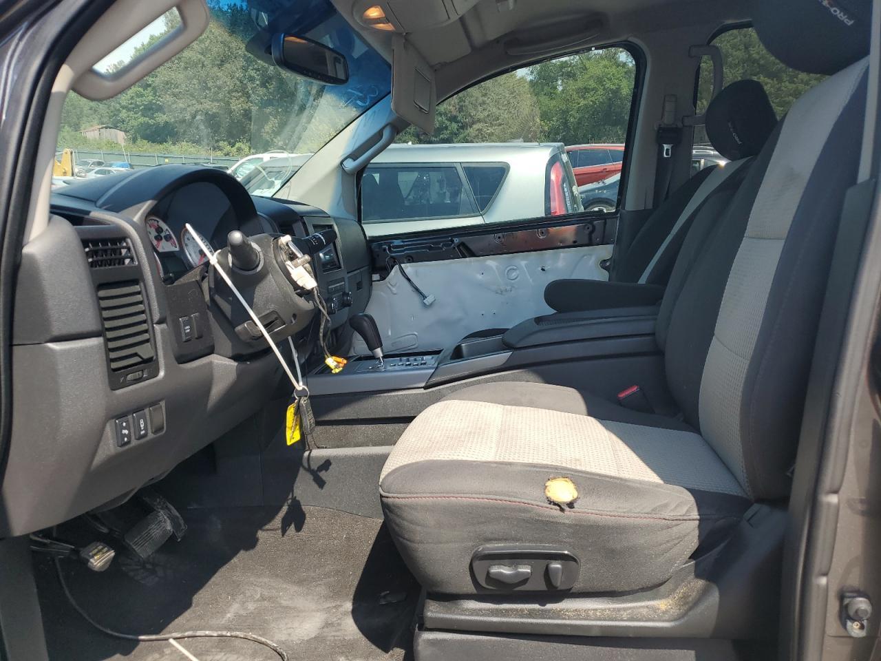 2012 Nissan Titan S - Фото 7