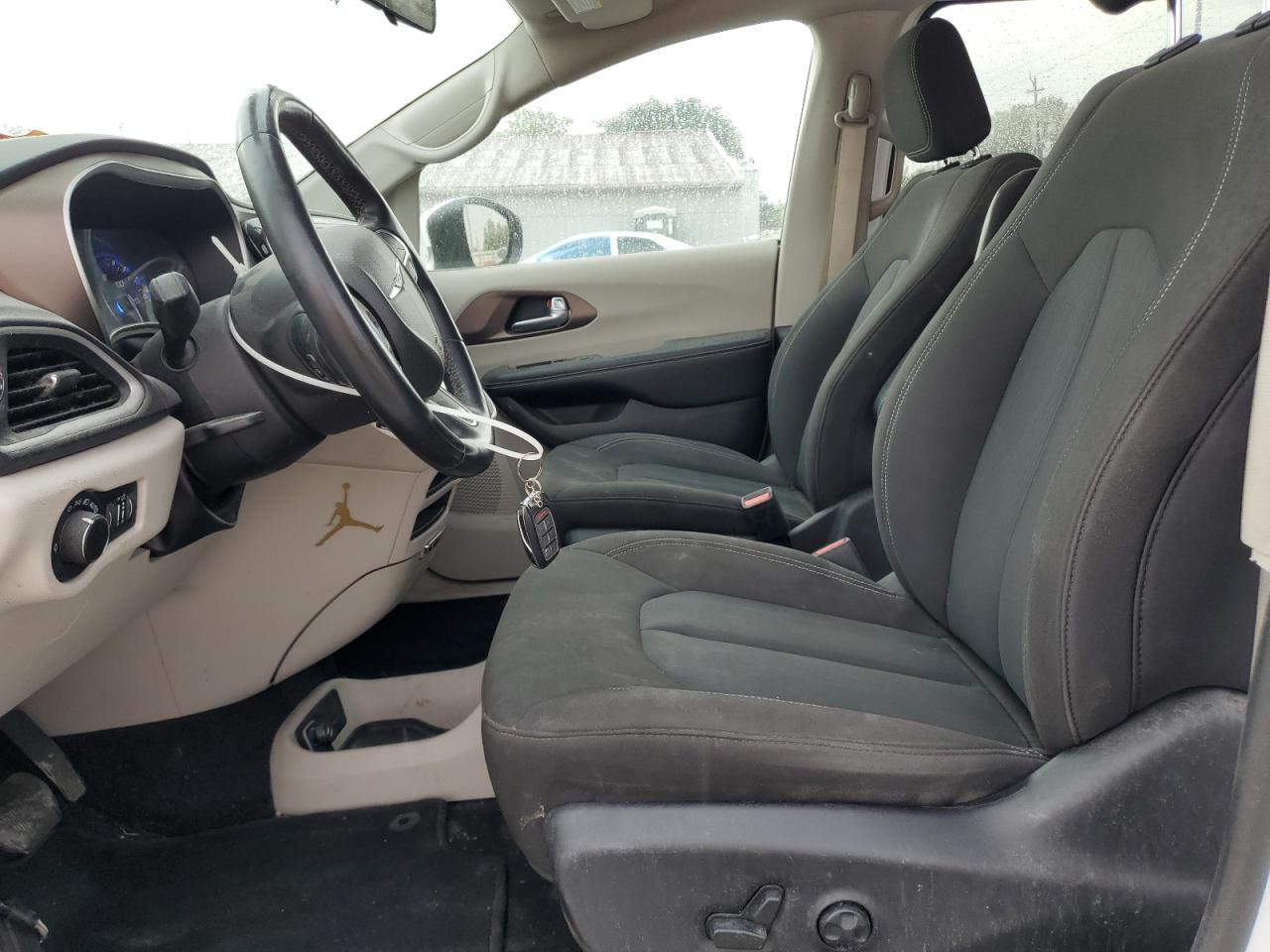 2022 Chrysler Voyager Lx - Image 7