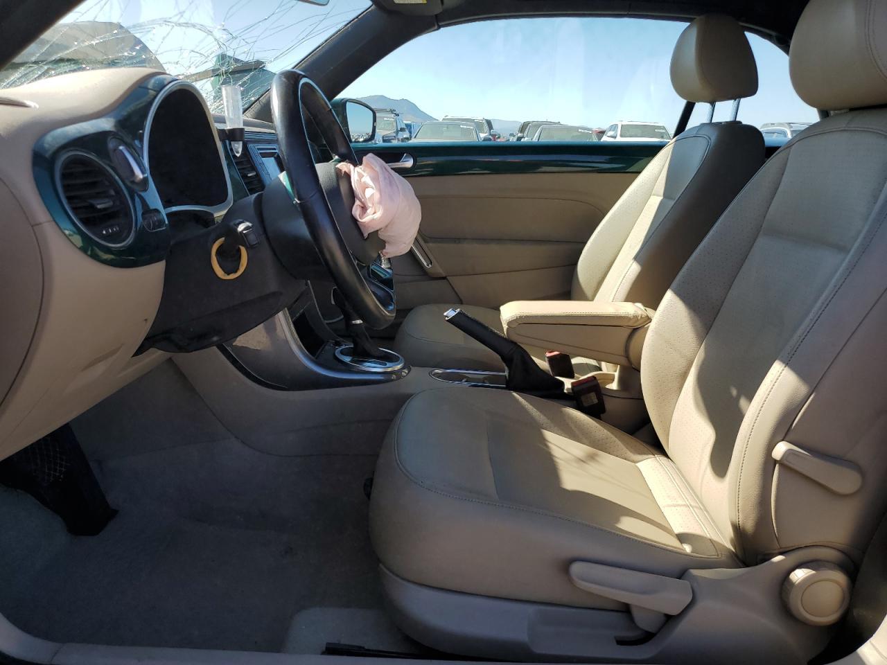 2017 Volkswagen Beetle S/Se - Фото 7