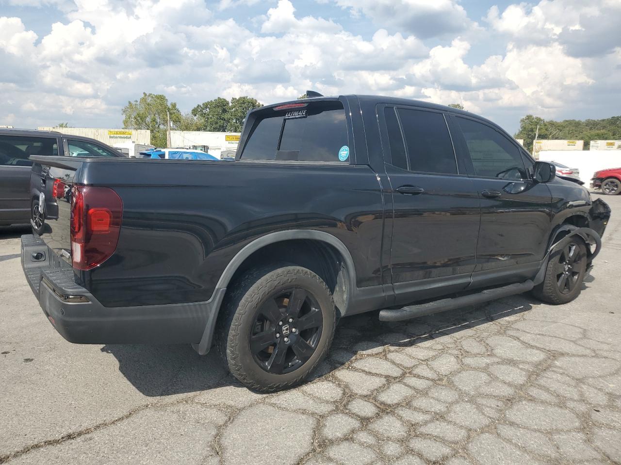 2017 Honda Ridgeline Black Edition - Image 3