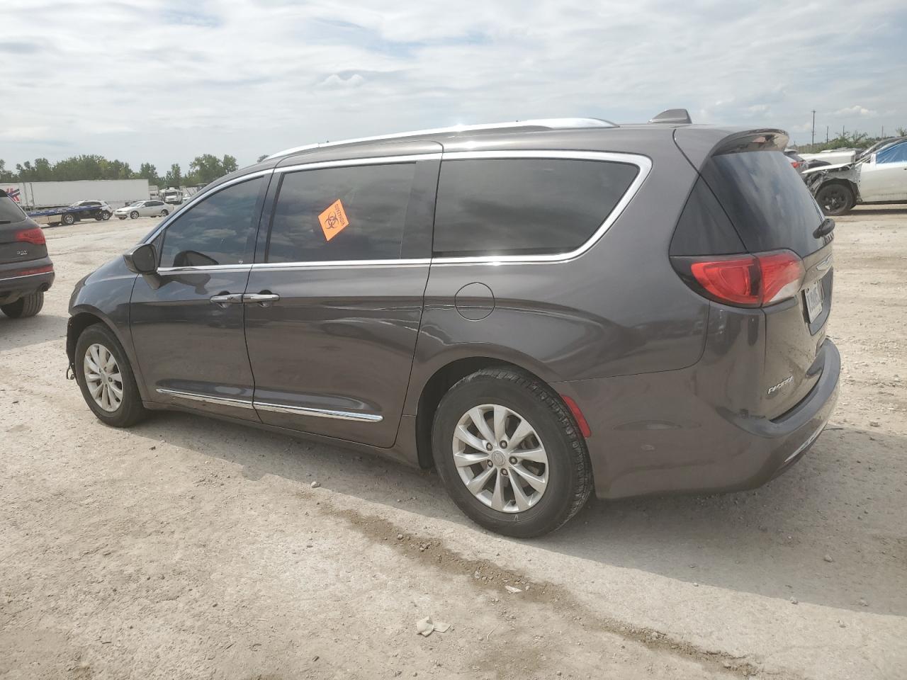 2019 Chrysler Pacifica Touring L - Image 2