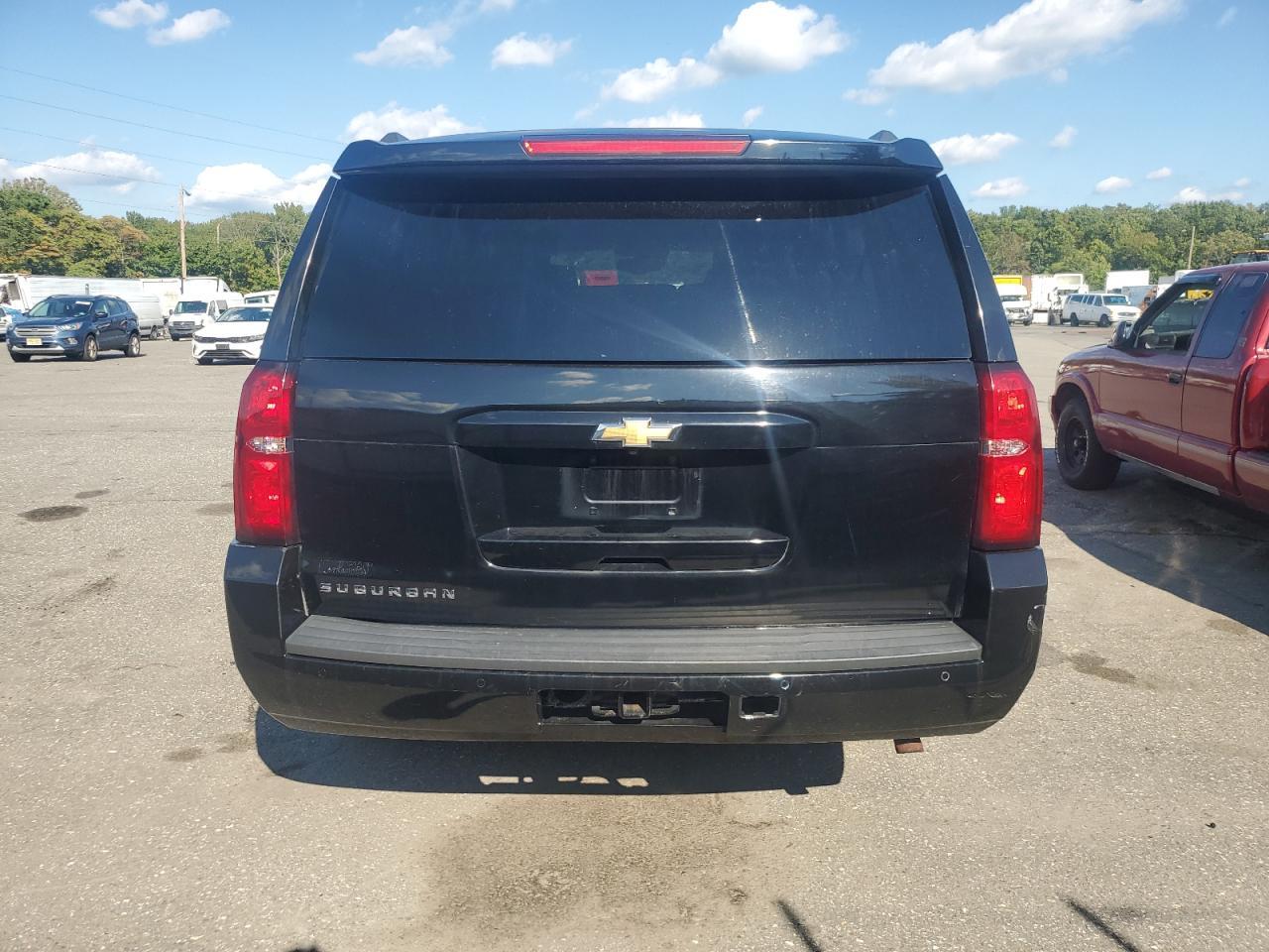 2016 Chevrolet Suburban K1500 Lt - Image 6