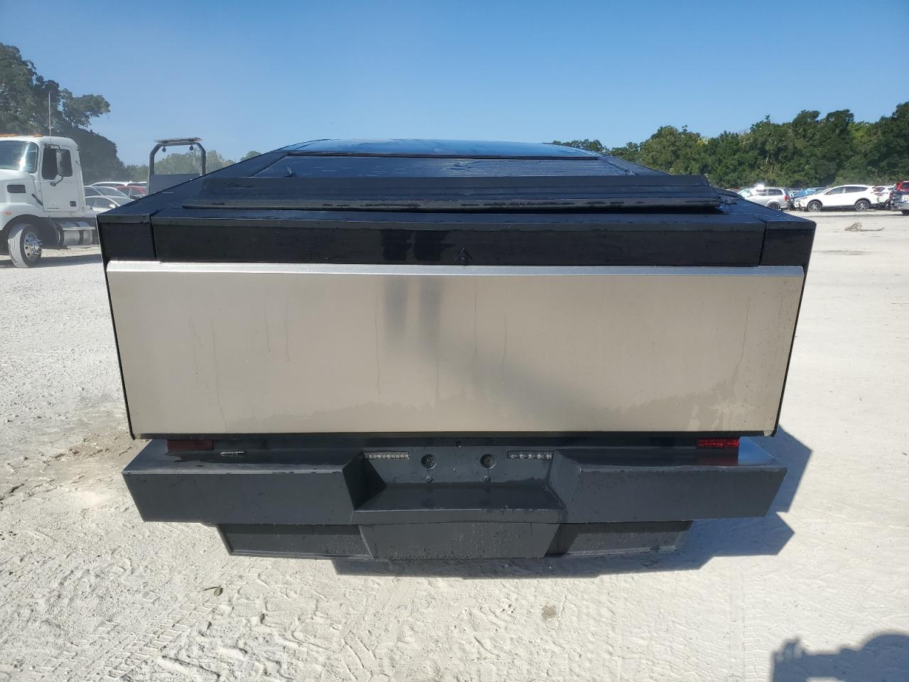2024 Tesla Cybertruck - Image 6
