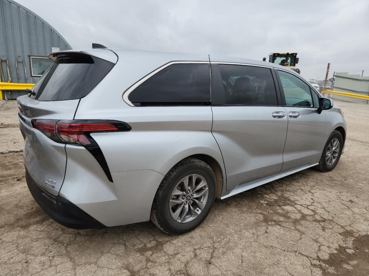 2022 Toyota Sienna Xle - Image 3