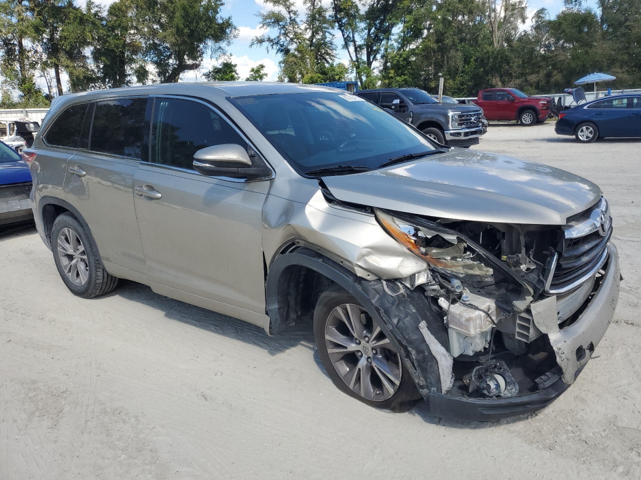 2014 Toyota Highlander Le - Image 4