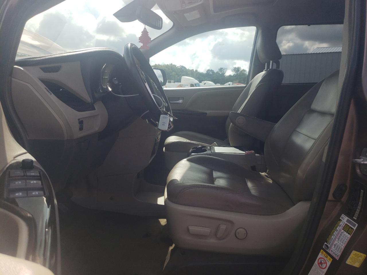 2018 Toyota Sienna Xle - Image 7