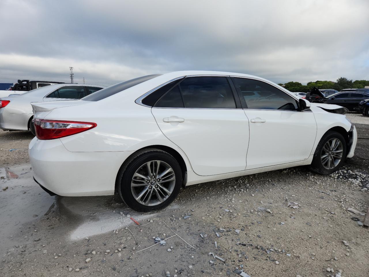 2017 Toyota Camry Le - Фото 3
