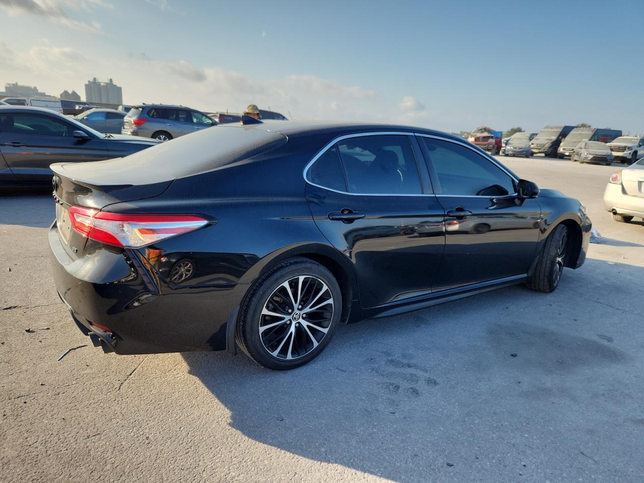 2020 Toyota Camry Se - Image 3