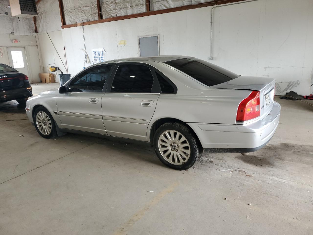 2006 Volvo S80 2.5T - Image 2