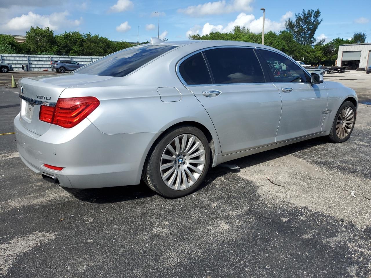 2012 BMW 750 Lxi - Фото 3