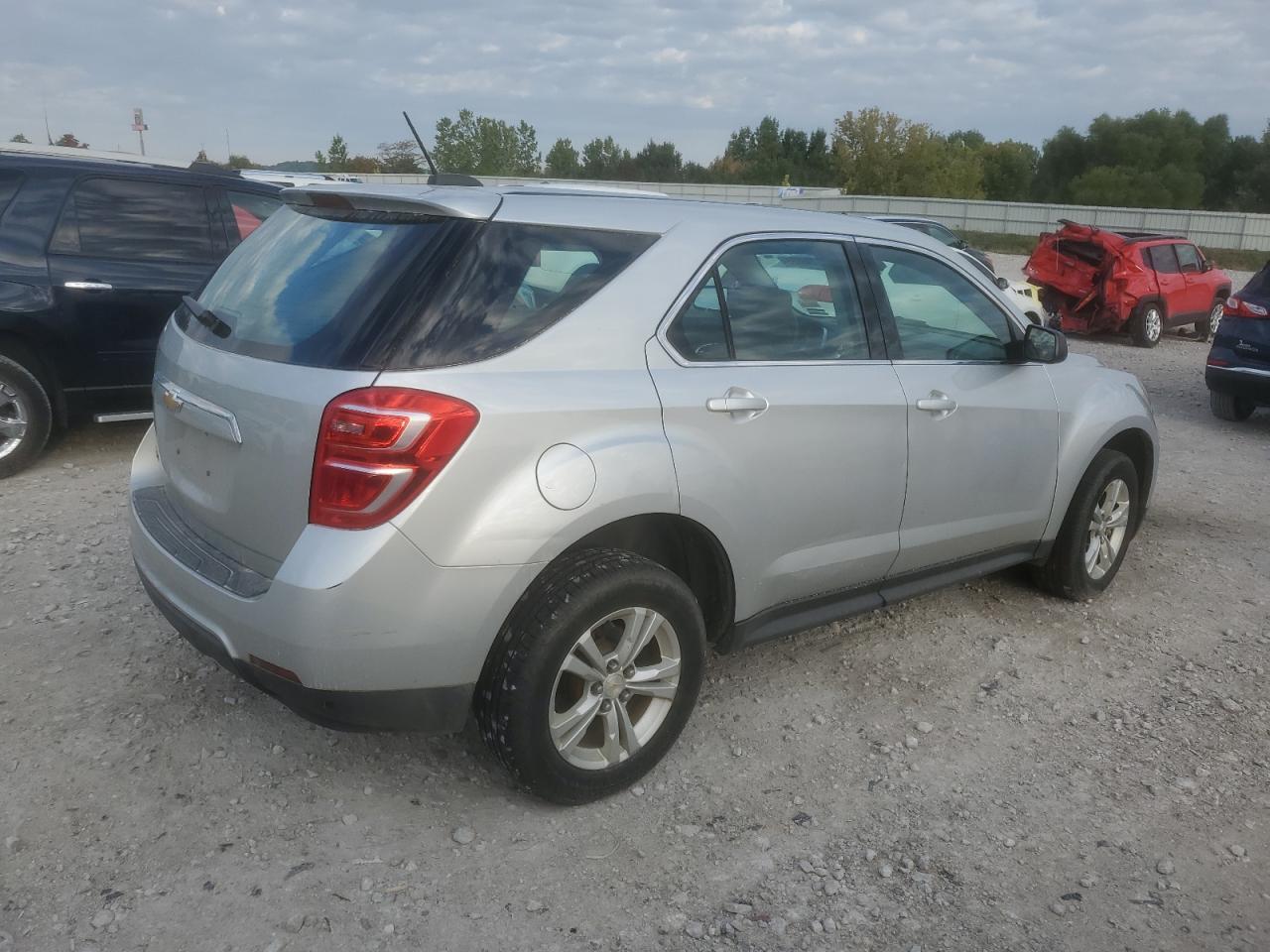 2017 Chevrolet Equinox Ls - Image 3