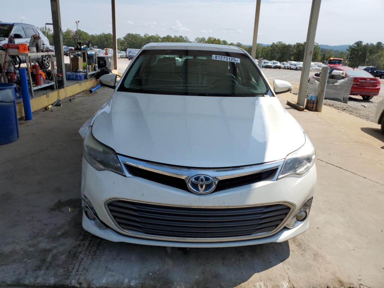 2014 Toyota Avalon Hybrid - Image 5
