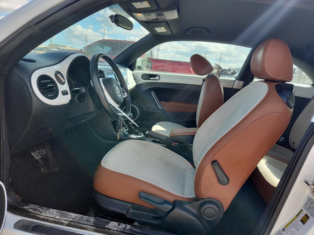 2016 Volkswagen Beetle 1.8T - Фото 7