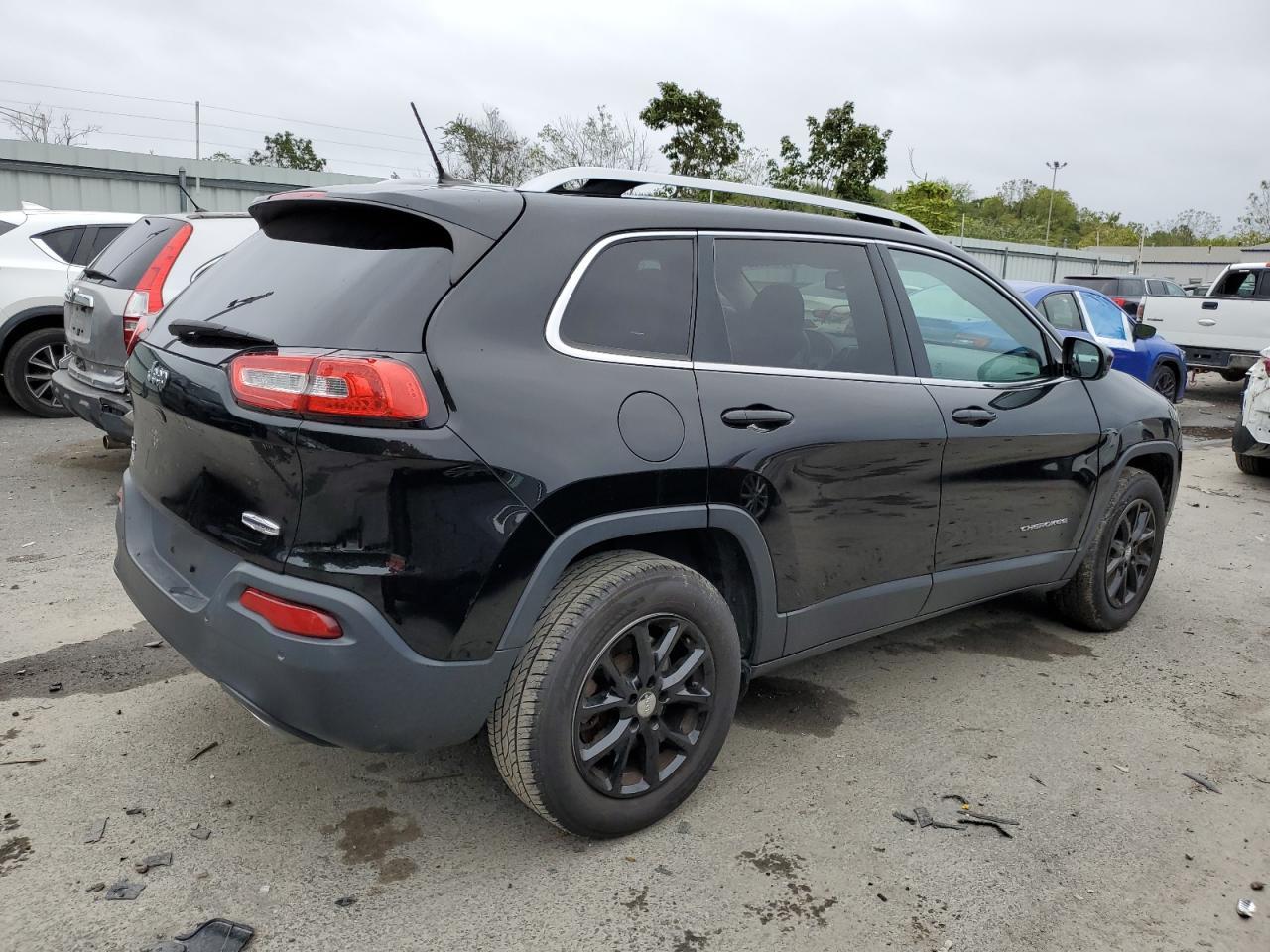 2017 Jeep Cherokee Latitude - Image 3