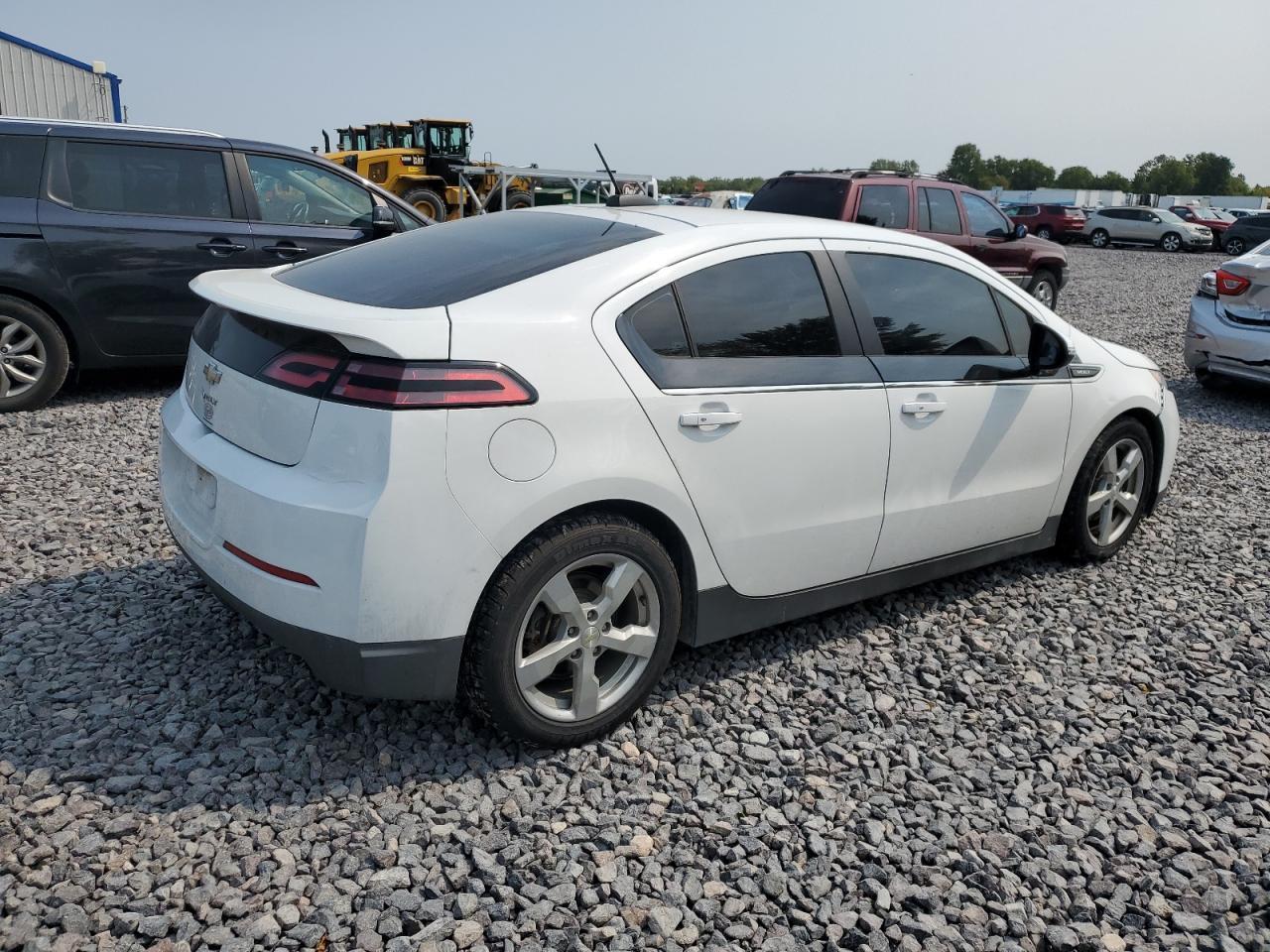 2015 Chevrolet Volt - Image 3