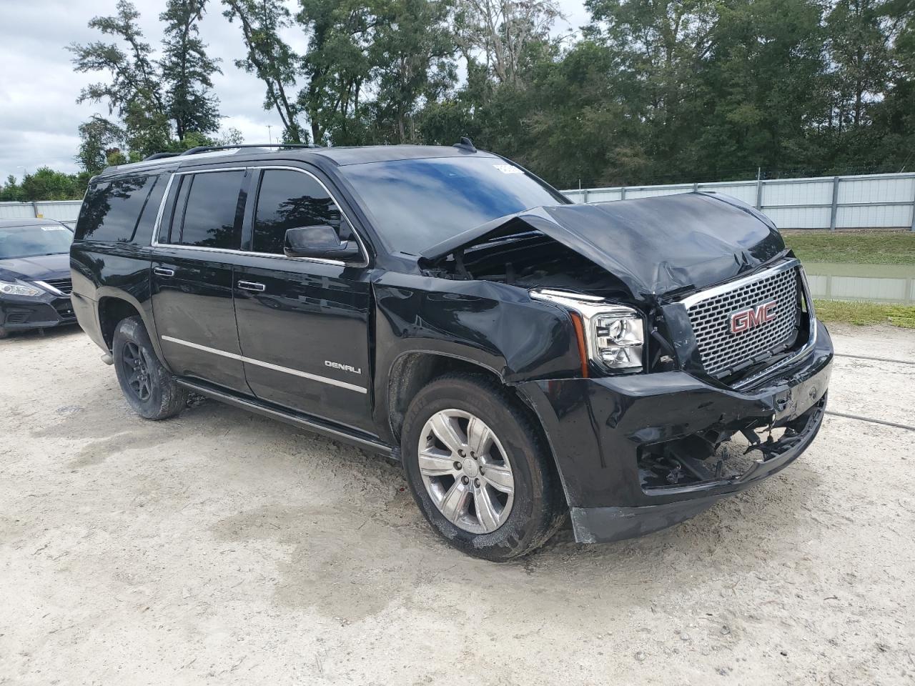 2015 GMC Yukon - Image 4