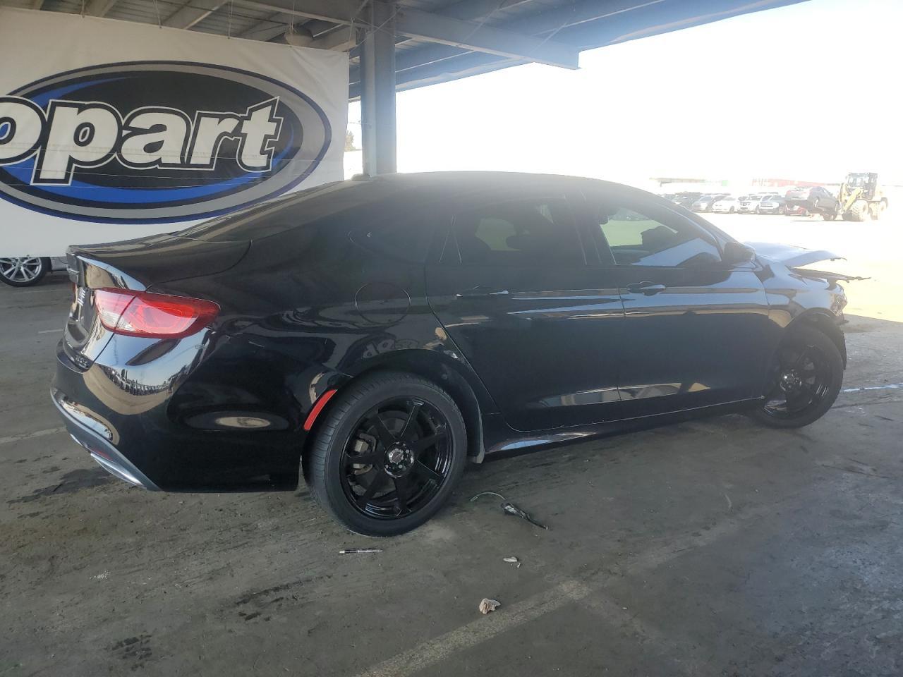 2015 Chrysler 200 S - Image 3