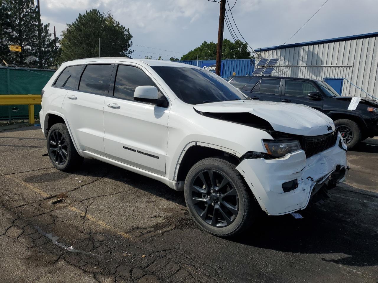 2018 Jeep Grand Cherokee Laredo - Image 4