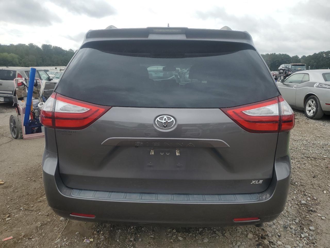 2019 Toyota Sienna Xle - Фото 6