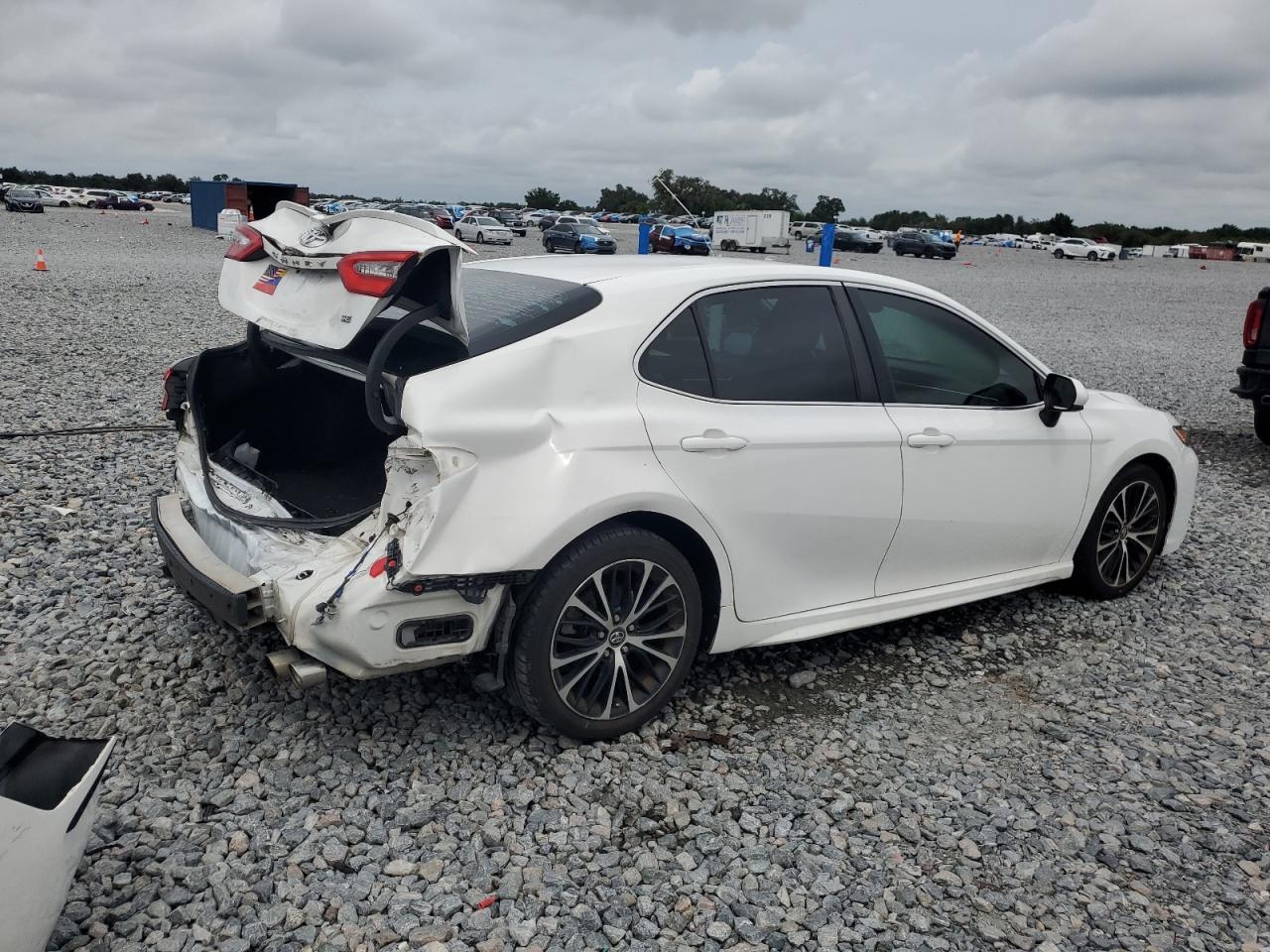 2018 Toyota Camry Se - Image 3
