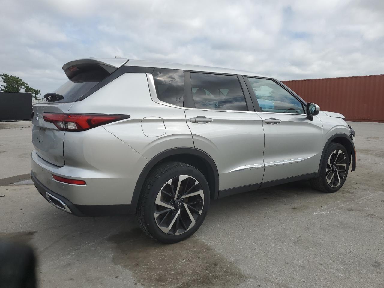 2022 Mitsubishi Outlander Es - Image 3