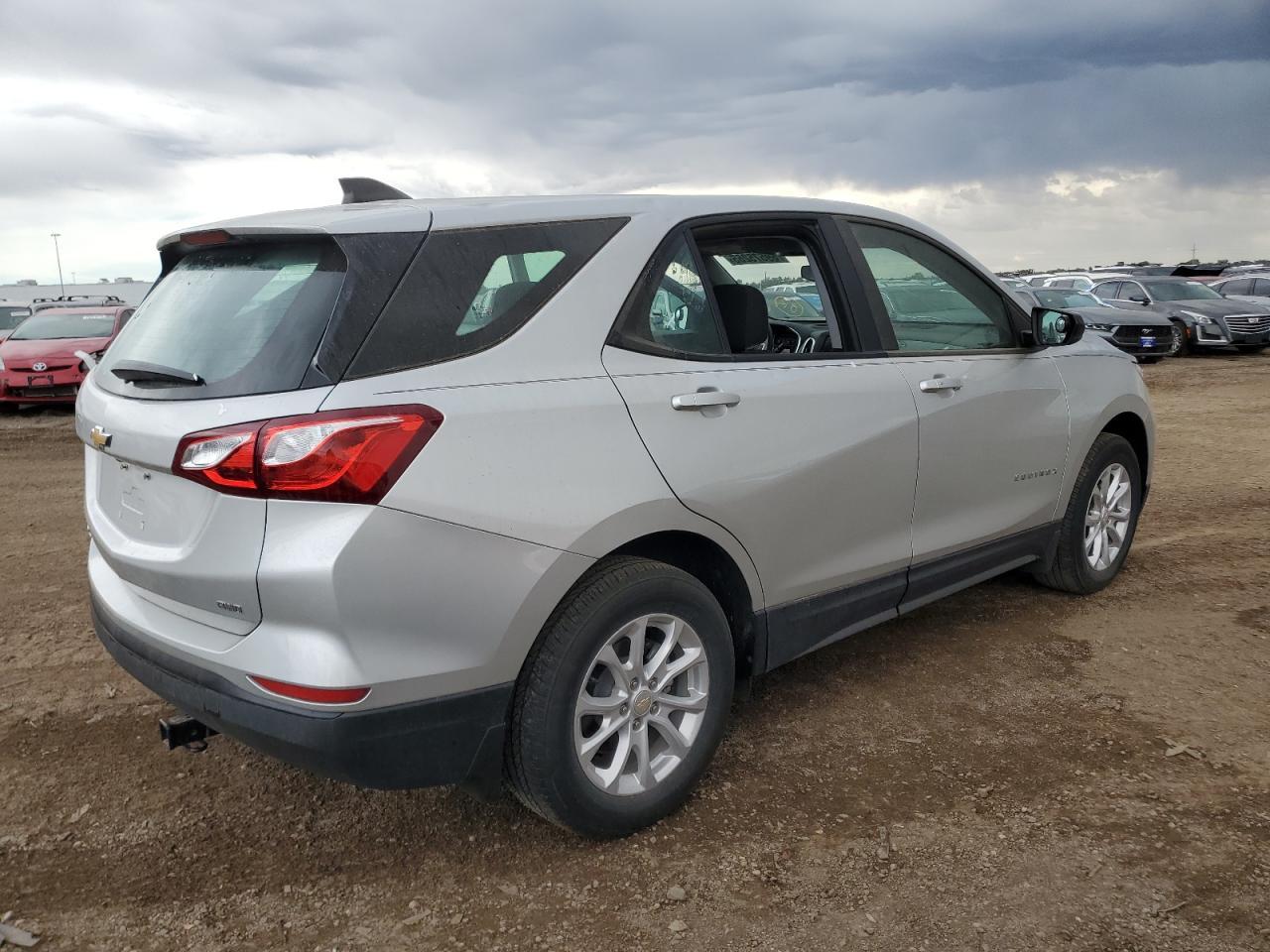 2021 Chevrolet Equinox Ls - Фото 3