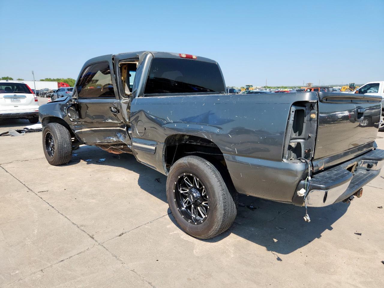 2000 Chevrolet Silverado C1500 - Image 2