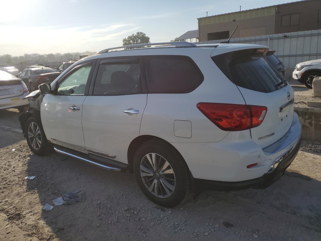 2017 Nissan Pathfinder S - Фото 2