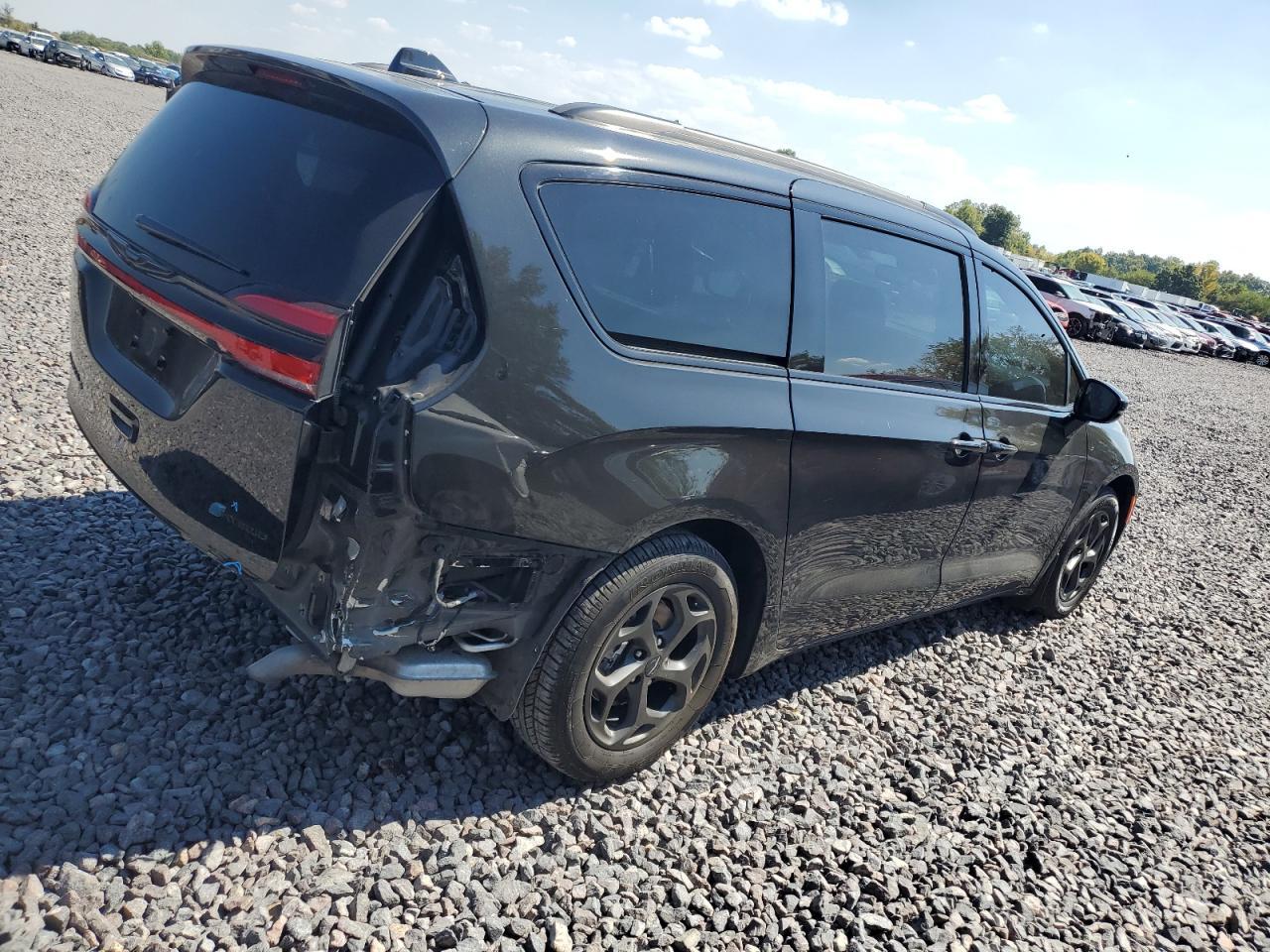2021 Chrysler Pacifica Hybrid Limited - Image 3