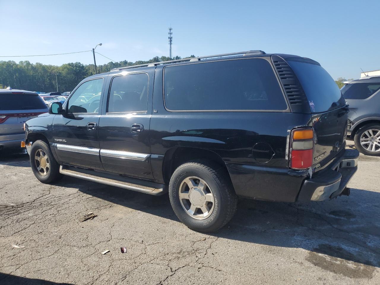 2005 GMC Yukon Xl K1500 - Фото 2