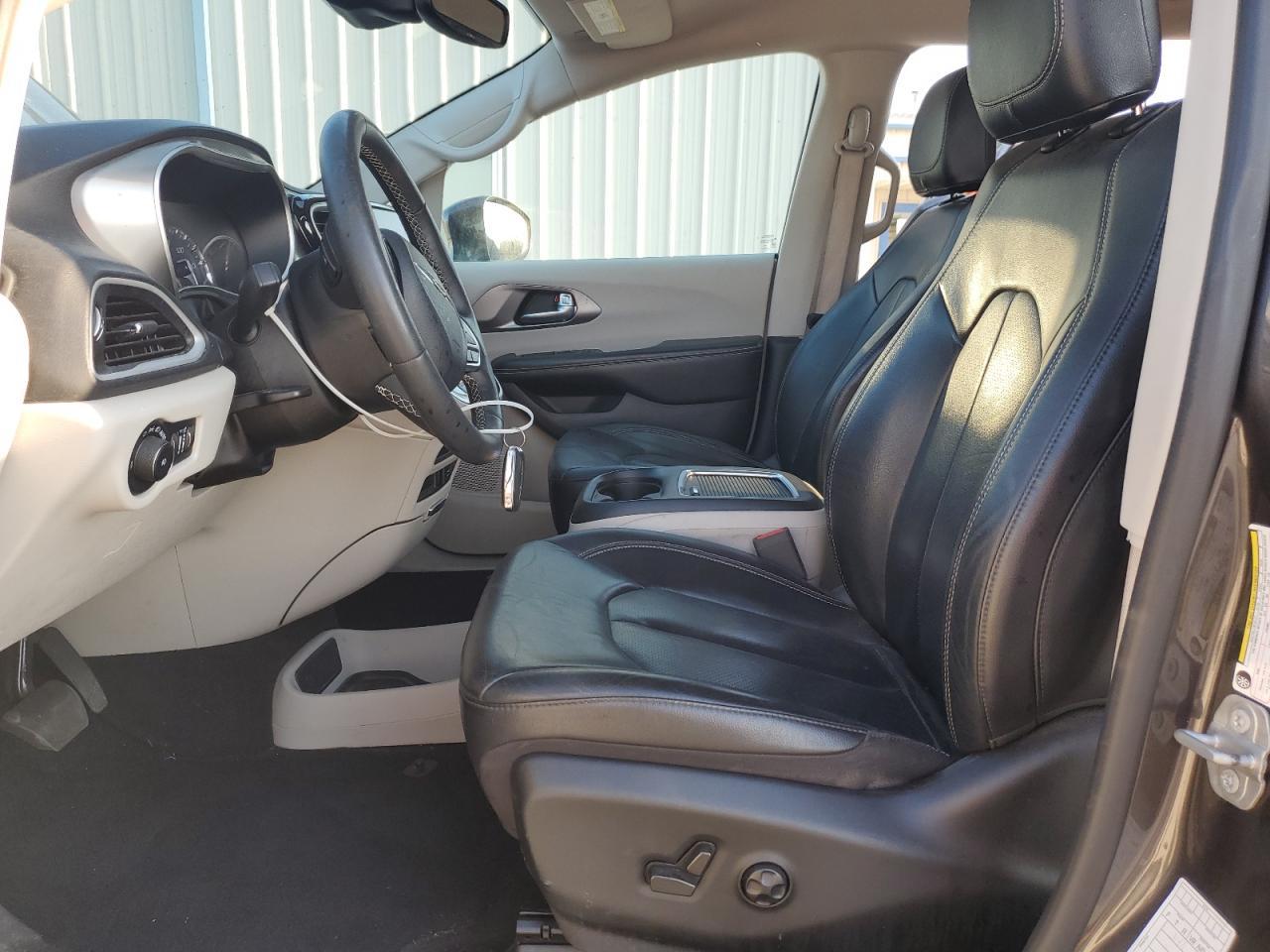 2022 Chrysler Pacifica Touring L - Image 7