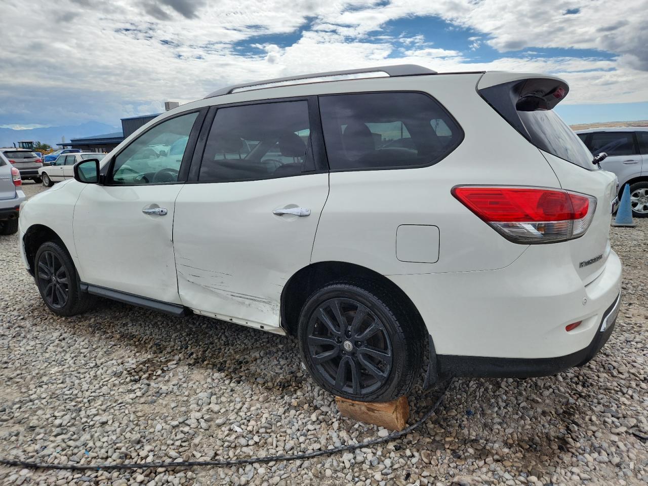 2013 Nissan Pathfinder S - Фото 2