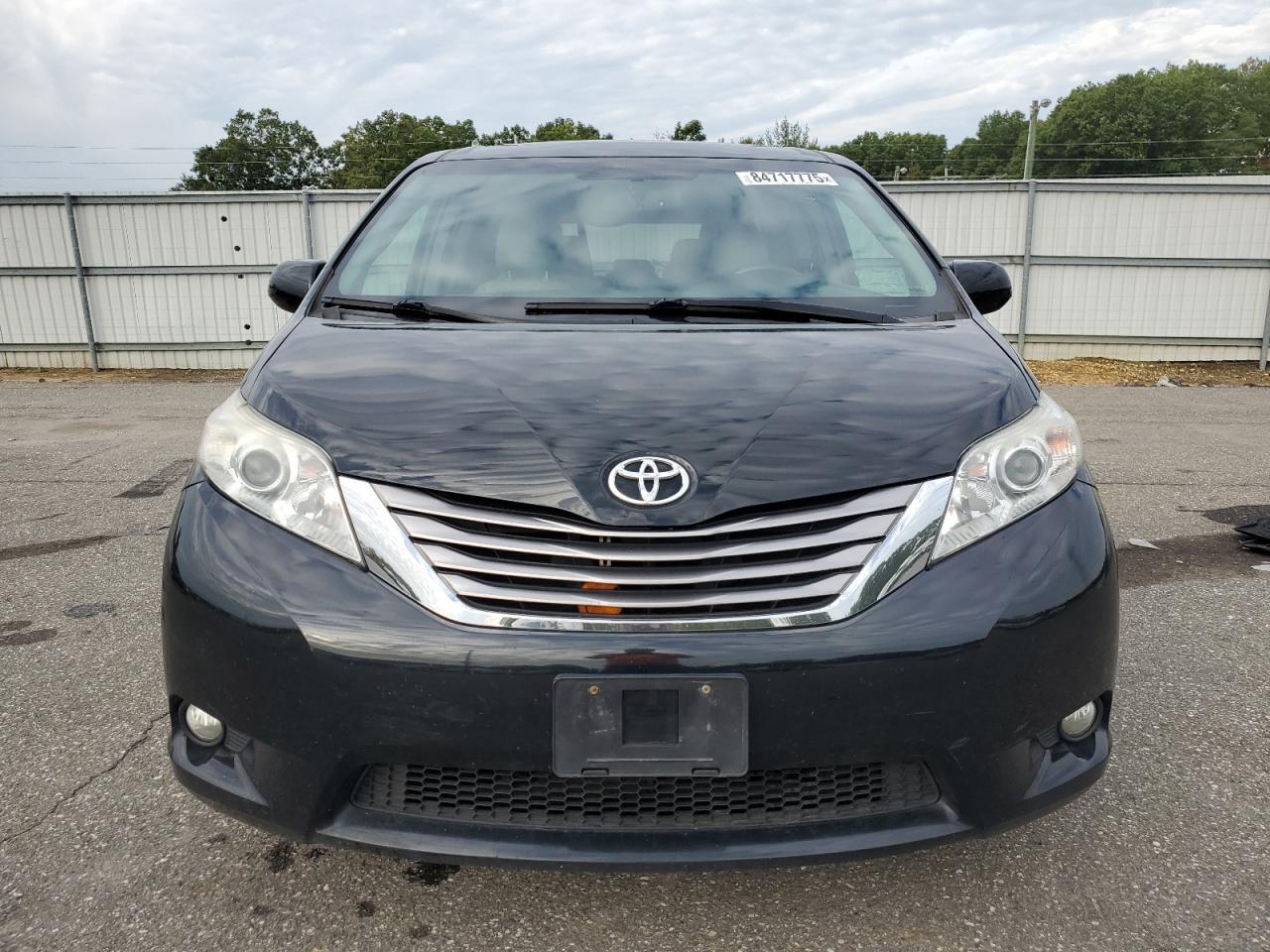 2017 Toyota Sienna Xle - Фото 5