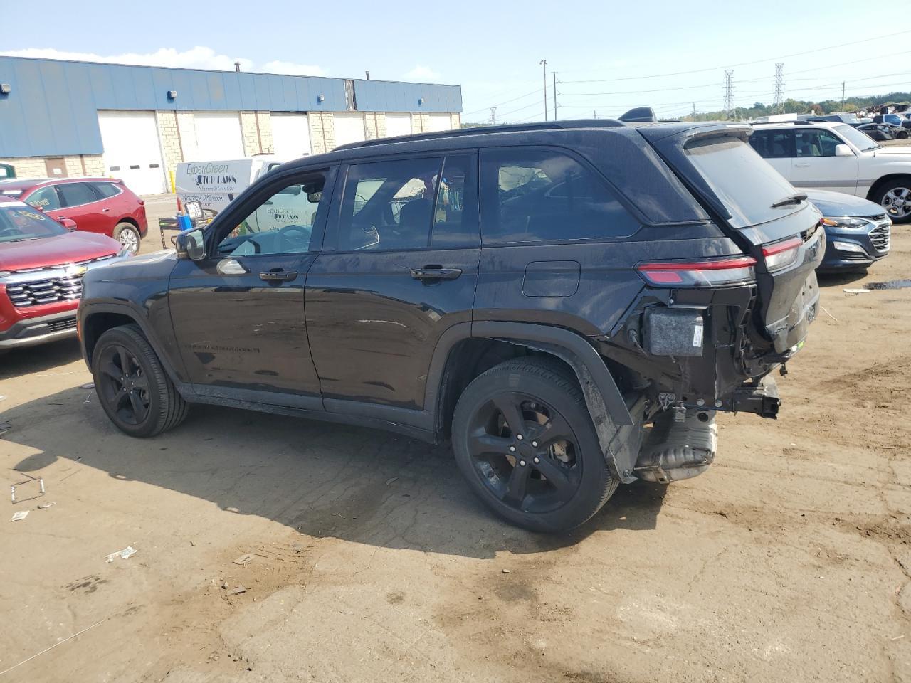 2024 Jeep Grand Cherokee Laredo - Image 2