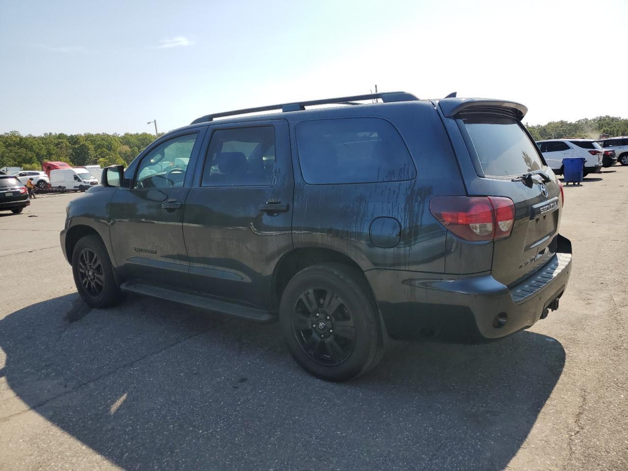 2019 Toyota Sequoia Sr5 - Фото 2