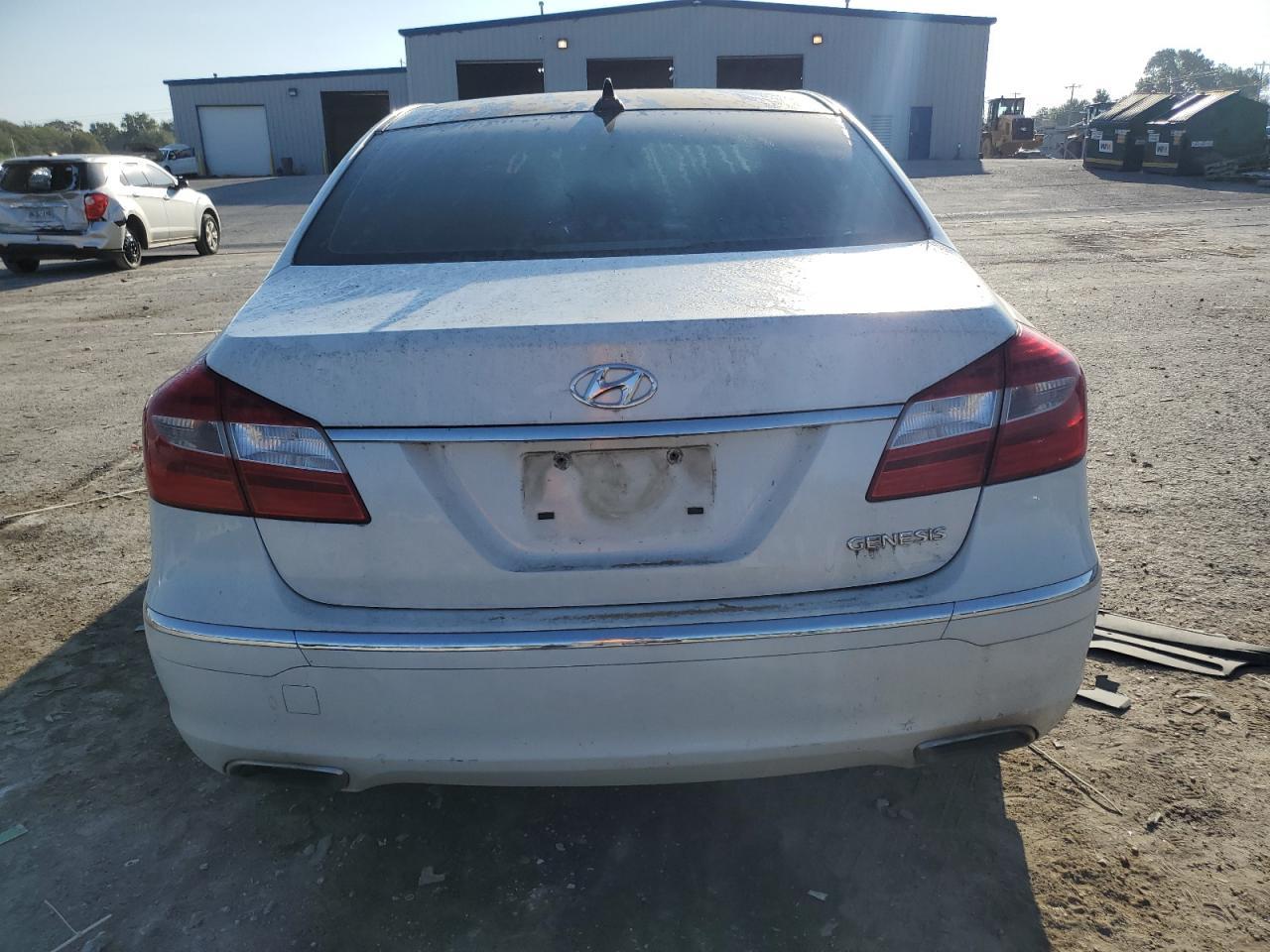 2013 Hyundai Genesis 3.8L - Фото 6