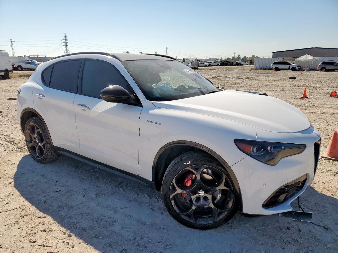 2024 Alfa Romeo Stelvio Ti - Image 4