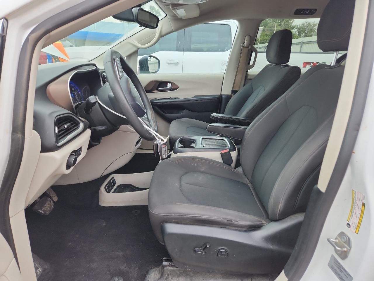 2017 Chrysler Pacifica Touring - Image 7