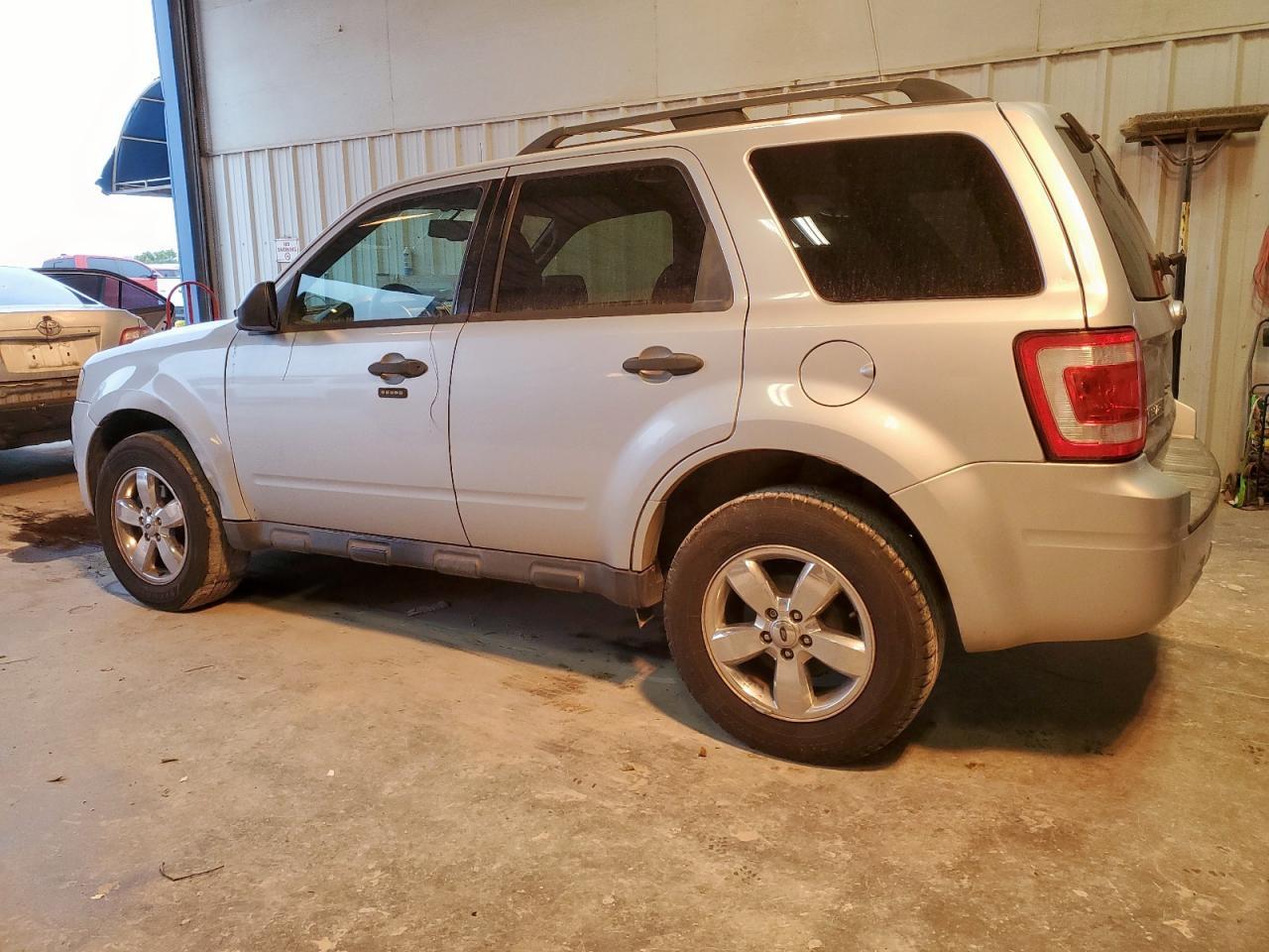 2011 Ford Escape Xlt - Фото 2
