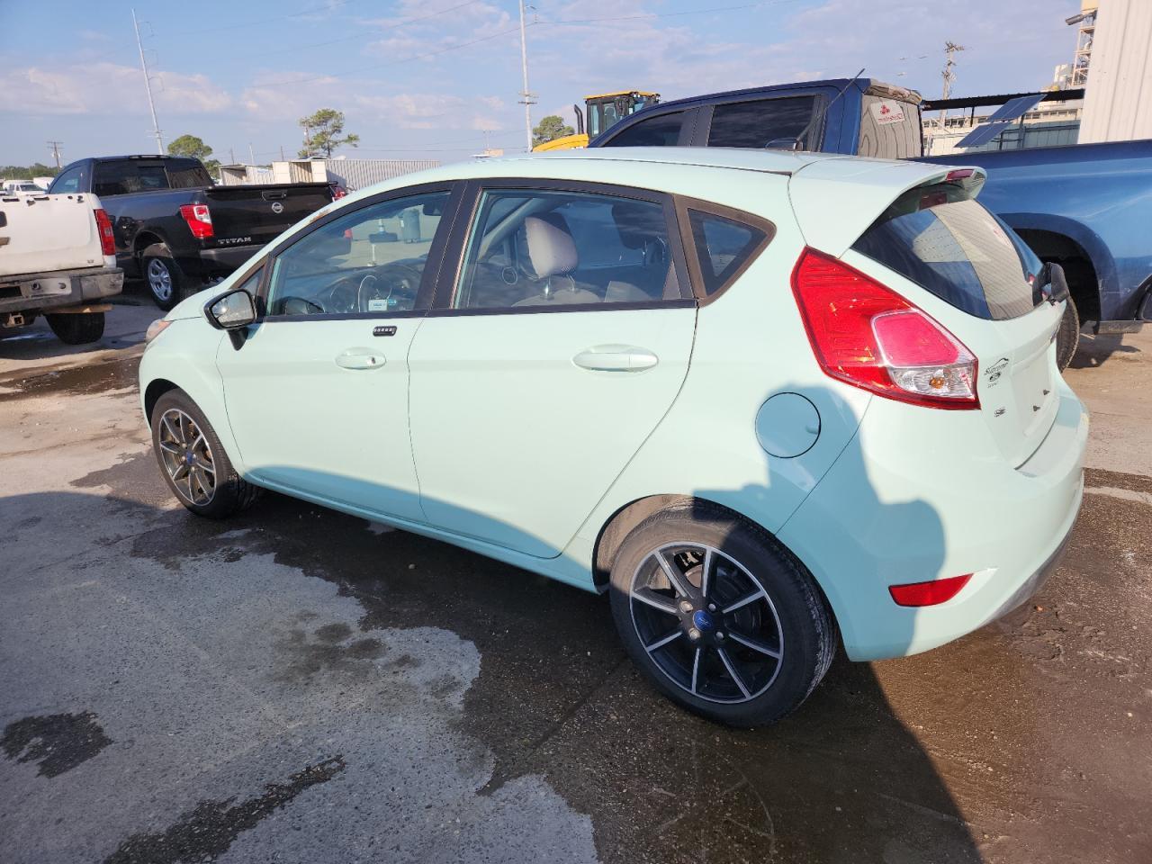 2017 Ford Fiesta Se - Image 2