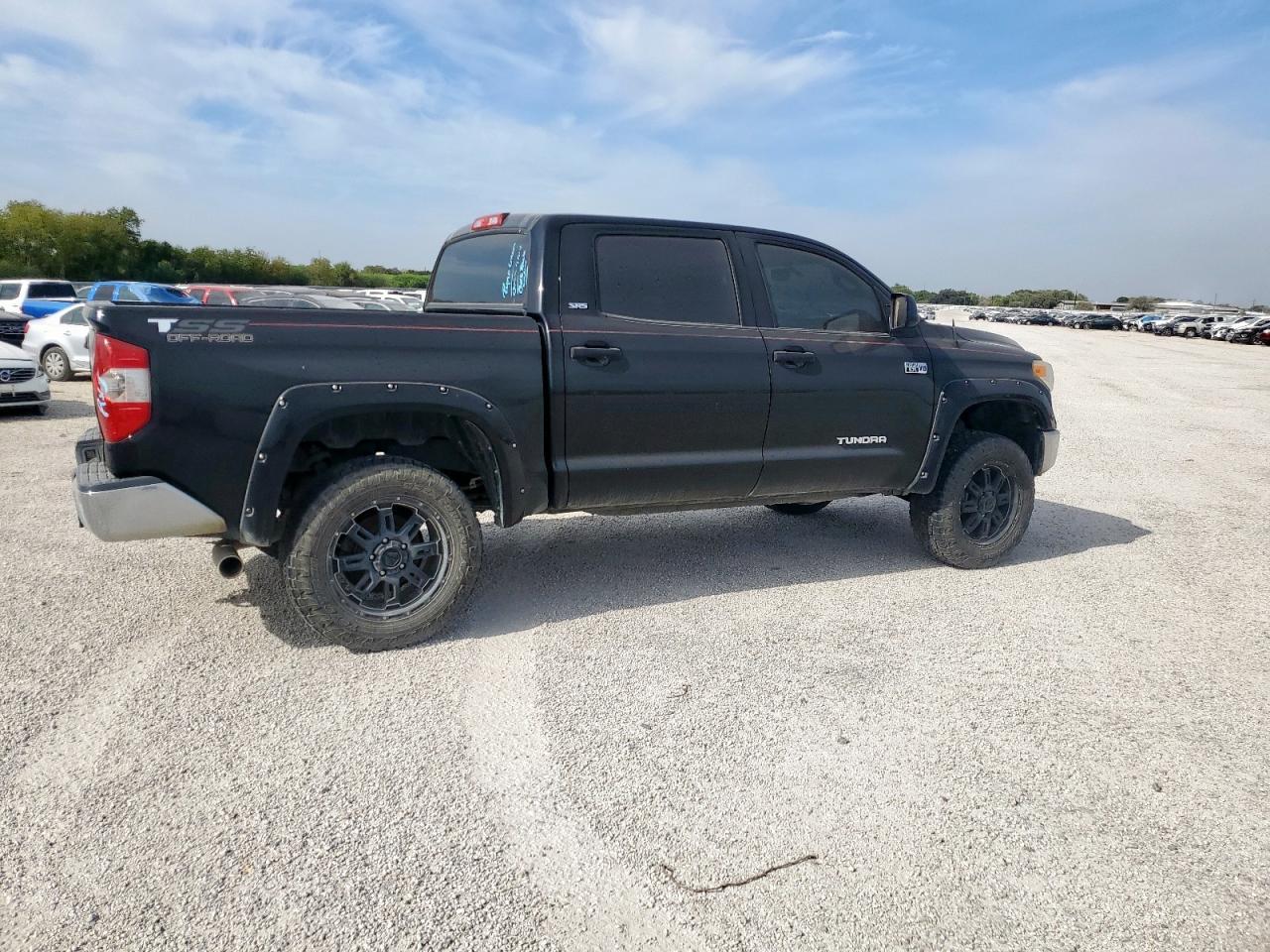 2015 Toyota Tundra Crewmax Sr5 - Image 3