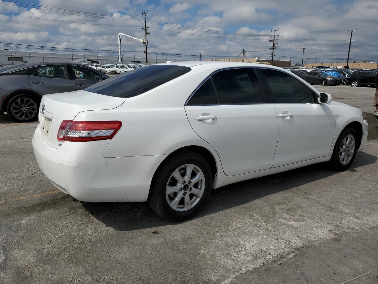 2011 Toyota Camry Base - Фото 3