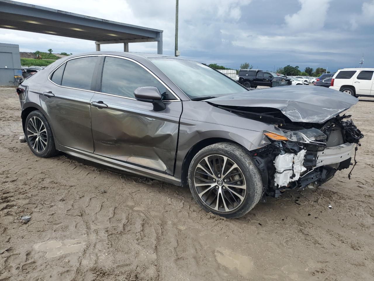 2020 Toyota Camry Se - Image 4