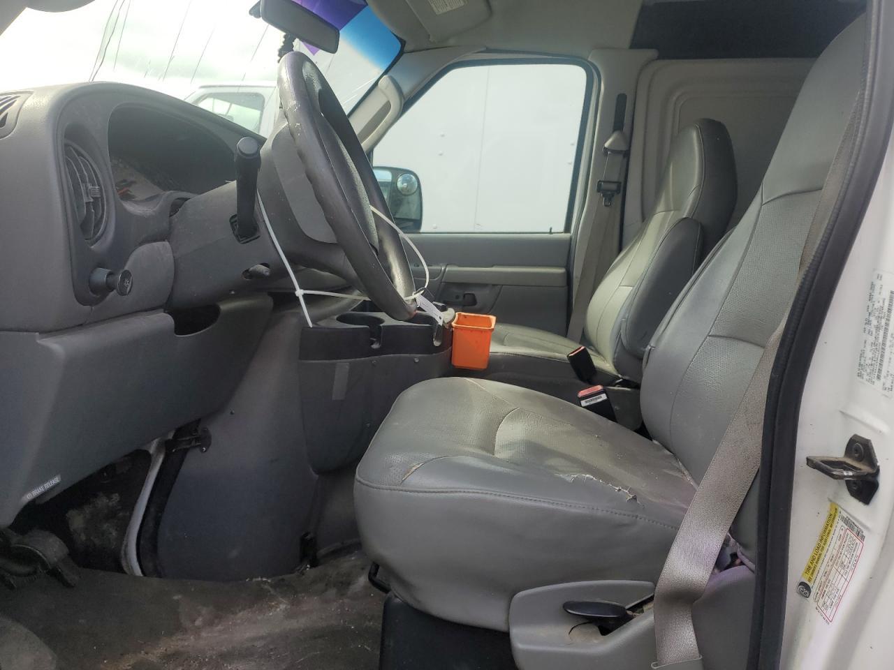 2006 Ford Econoline E250 Van - Image 7